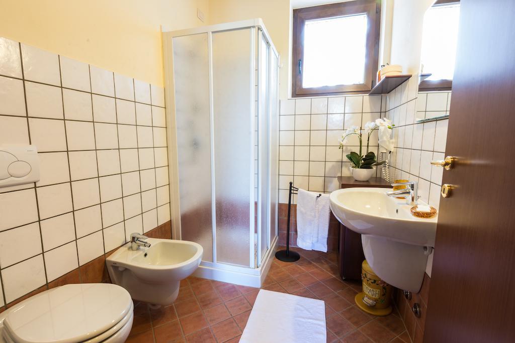 Agriturismo Alla Poncia Gravedona Quarto foto